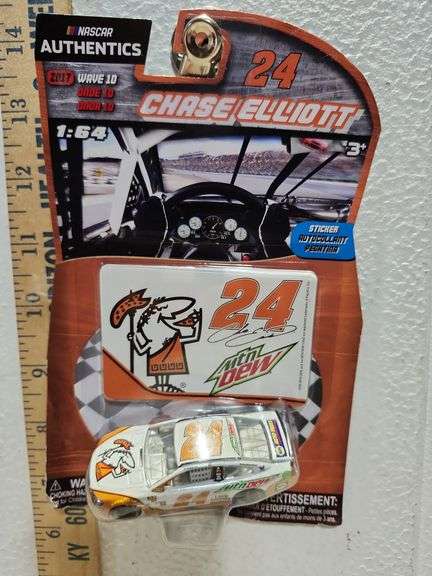 2017 Nascar Authentics Chase Elliott