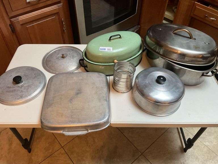 Vintage Cookware, Bakeware, Wagner, Enamel Roaster - Good Condition.