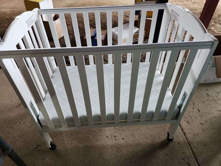 Dream On Me Foldable Crib with Mattress