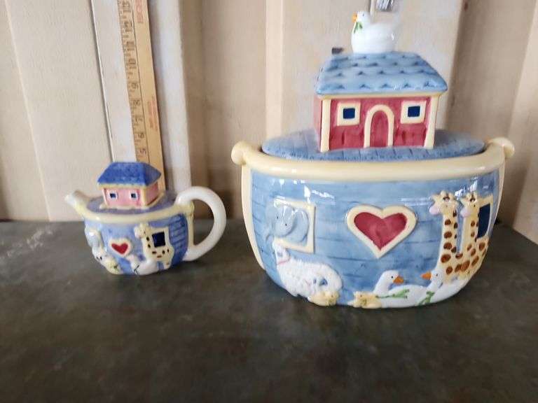 Certified International Corporation Cookie Jar by Susan Winget and Made in Taiwan Teapot needs clean