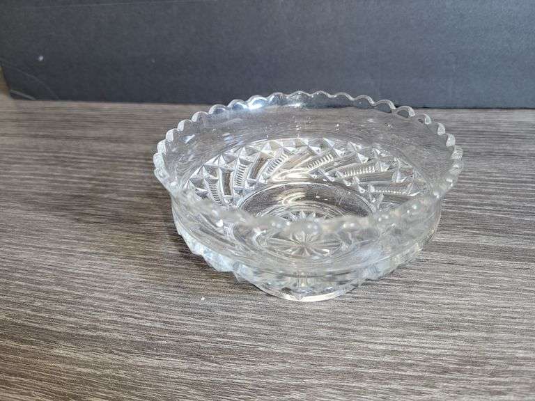 # Mold Glass Bowl with Base - reat for  Dessert or Candy - Nice Deisgn ...