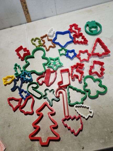 32 Cookie Cutters