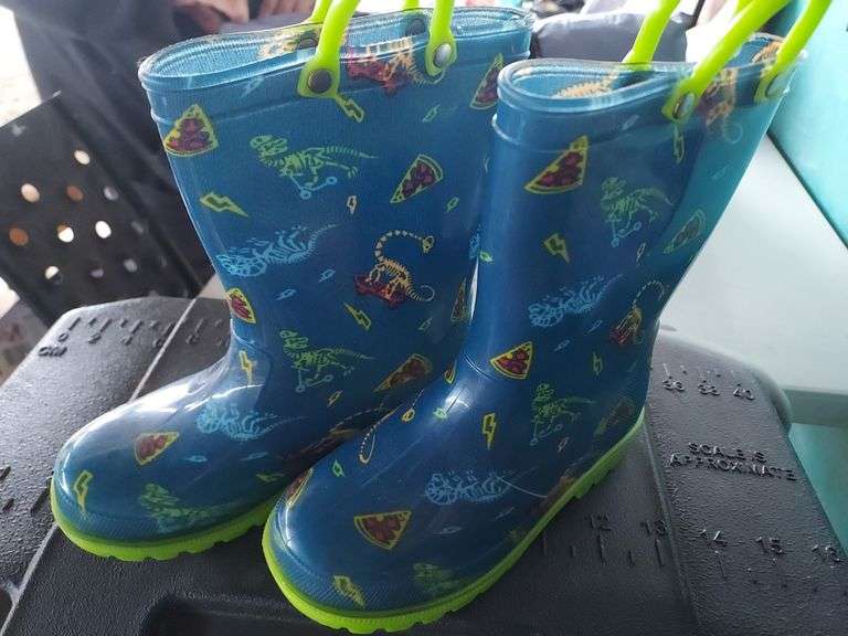 Size 11 Zoggs Toddler Boots