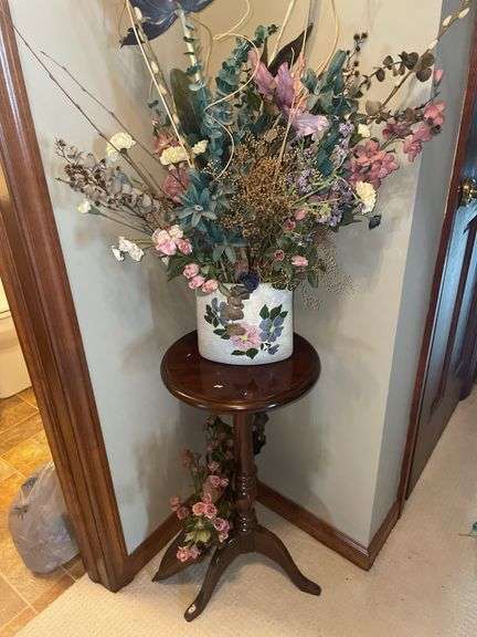 Plant stand and decor