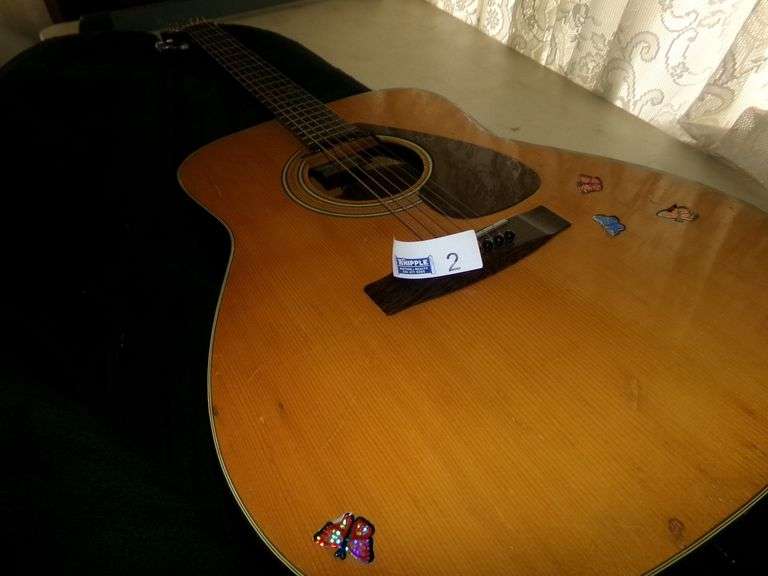 Yamaha Model FG-160E Guitar