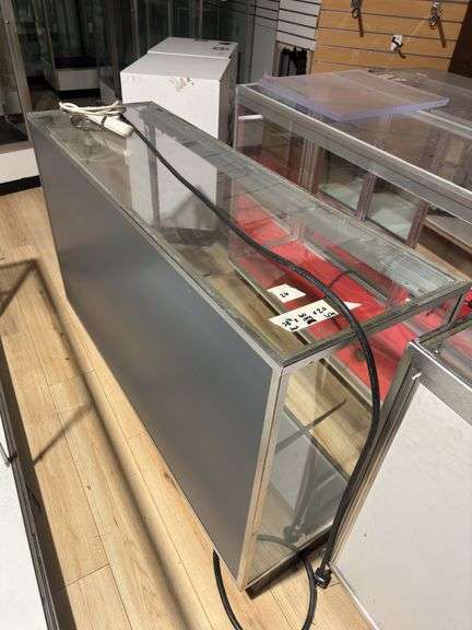 Display Case - Auction Ohio