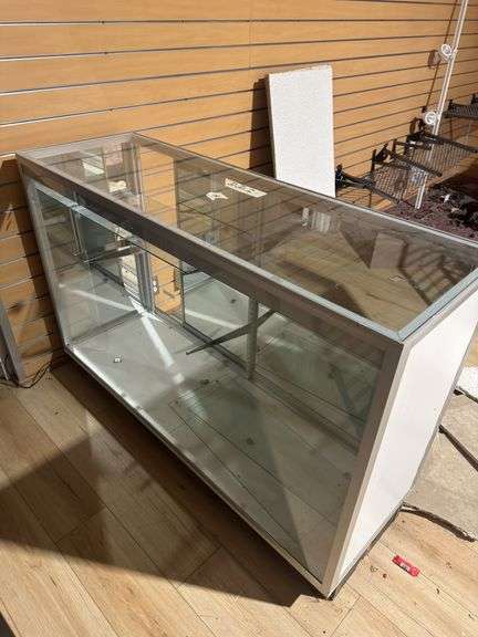 Display Case - Auction Ohio