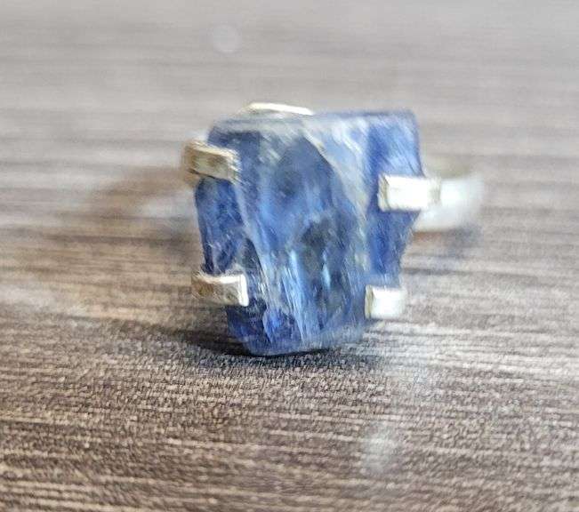 Sterling Silver Ring with Gem Stone Setting (Blue in Color).