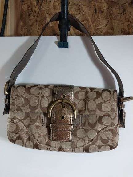 Coach Purse With Keyring Tag and Sewn in Leather Label Inside