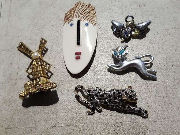 5 Brooches
