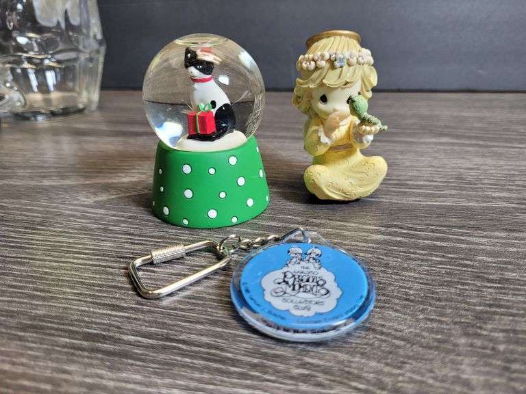 Precious Moments Collectors Club - 1985 Key Chain; ...