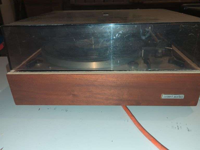 United Audio Dual 1229 Turntable