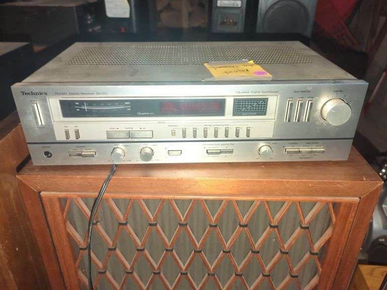 Technics SA-222 FM/AM Stereo Receiver