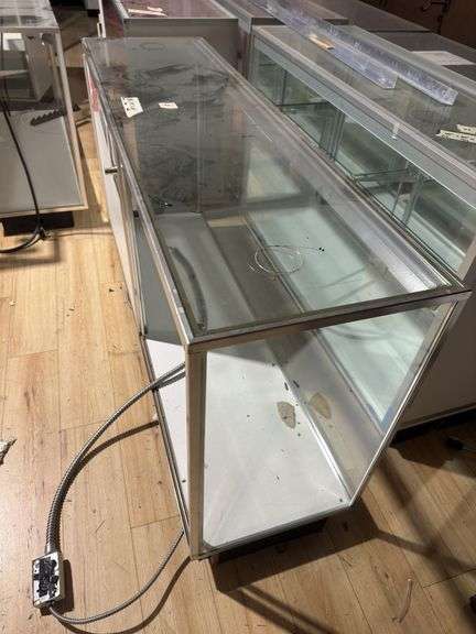 Display Case - Auction Ohio
