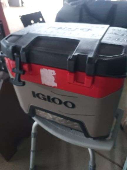 Igloo Cooler 15'' x 20'' x 12''