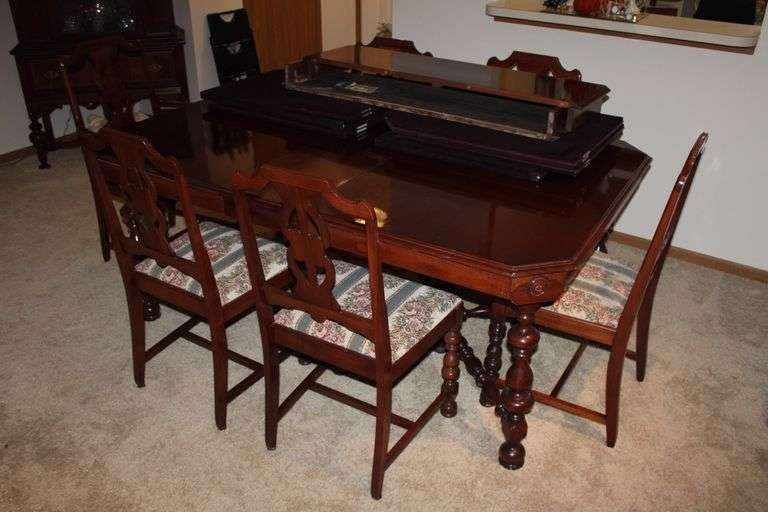 Italianate Mahogany Dining Set