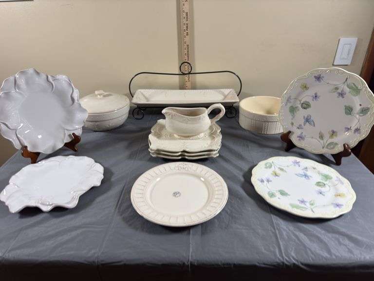 Dinnerware & Serving Pieces