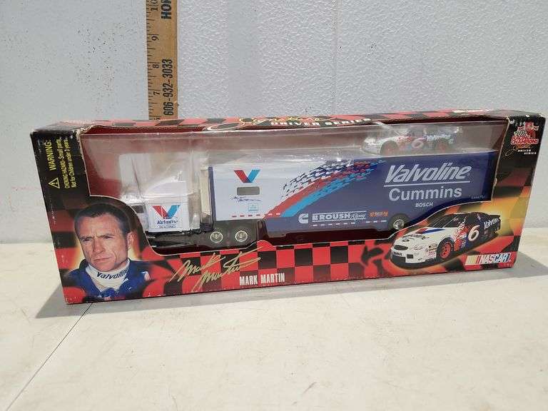 Racing Champions Signature Driver Series Mark Martin Valvoline Truck