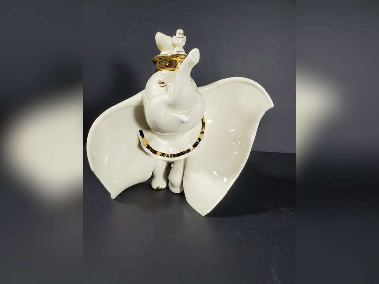 Dumbo Disney Showcase