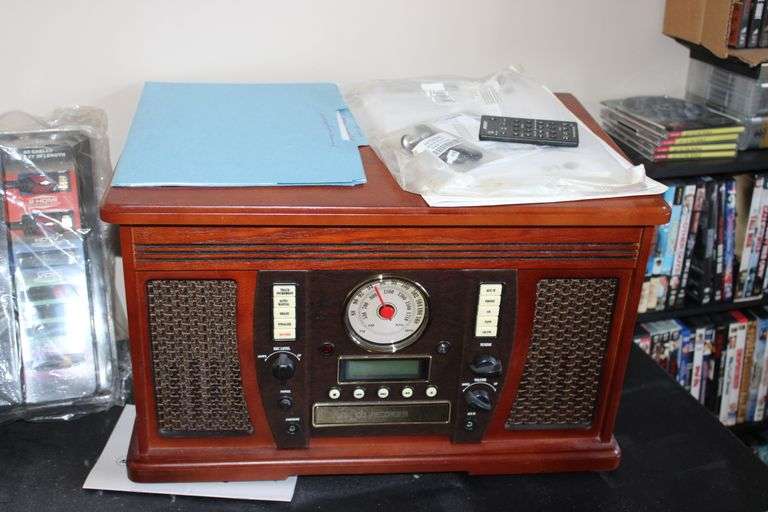 Vintage CD Radio - Auction Ohio