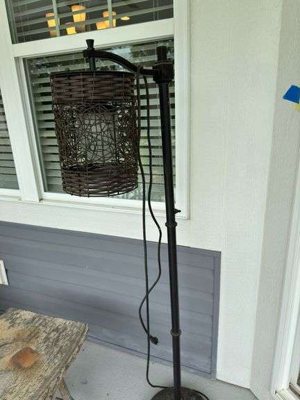 Outdoor floor lamp
