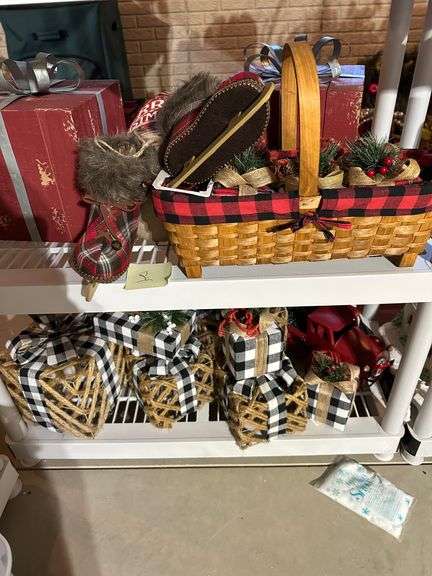 Primitive holiday decor