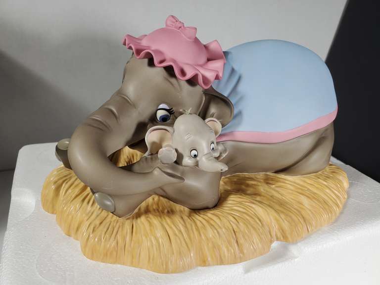 Classics Walt Disney Collection - Mrs. Jumbo & Dumbo