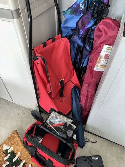 Bag chairs + roller basket