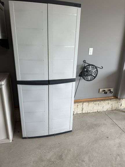 Rubbermaid type storage cabinet