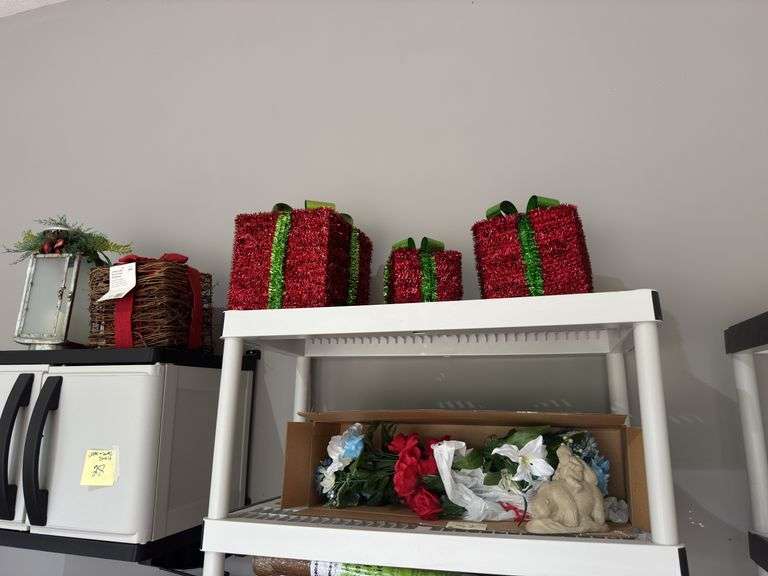 Holiday outdoor decor