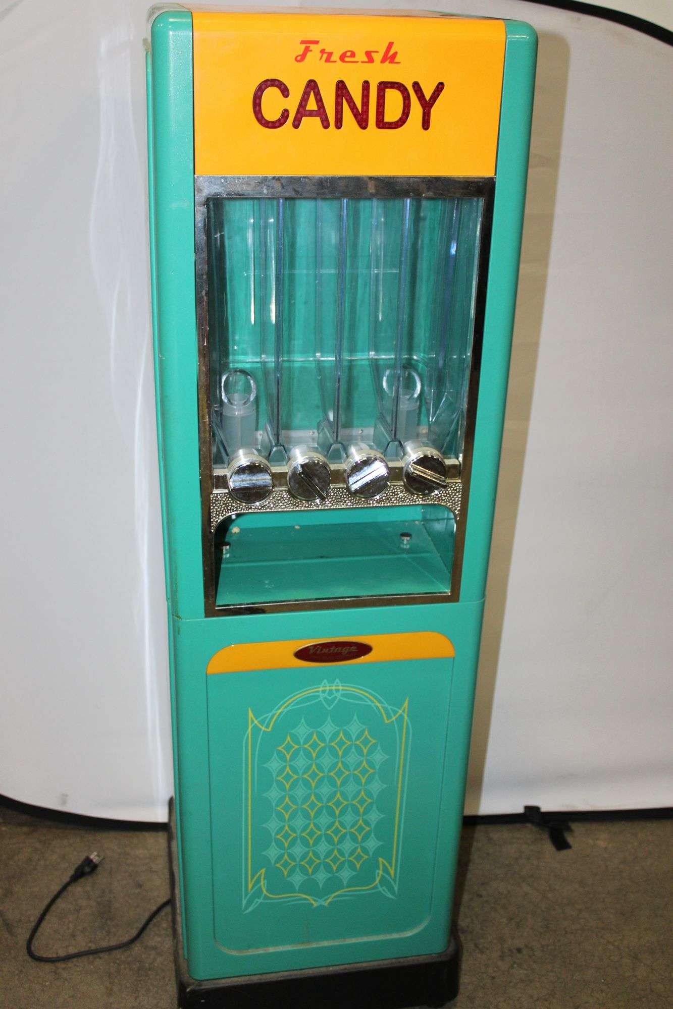 Sensio Candy Dispenser - Auction Ohio