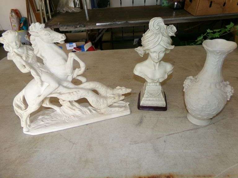 Statues & Vase