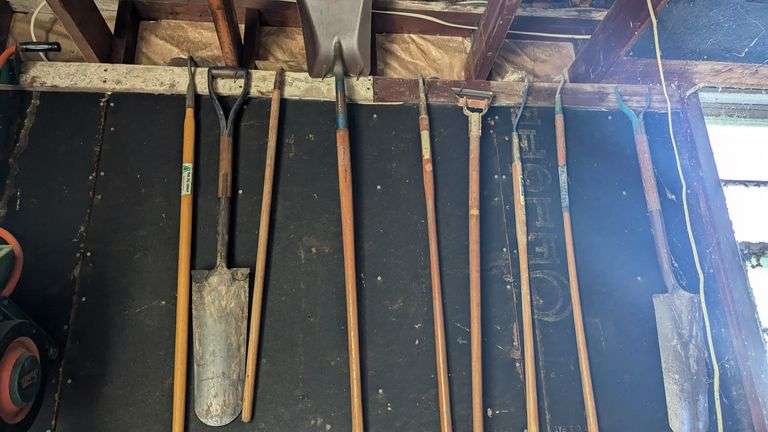 Long handle yard tools