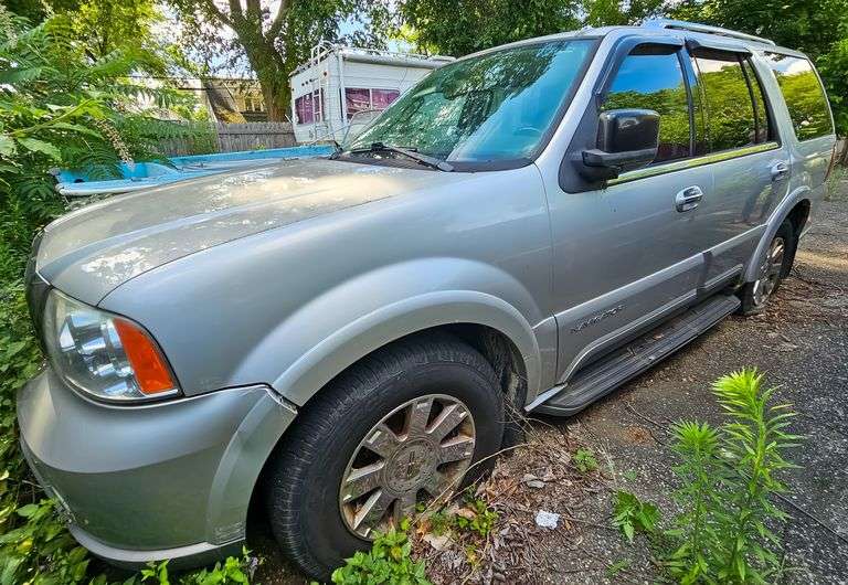 2003 Lincoln Navigator SUV