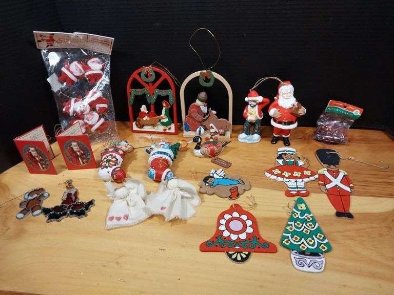 Holiday Decor 21 Items