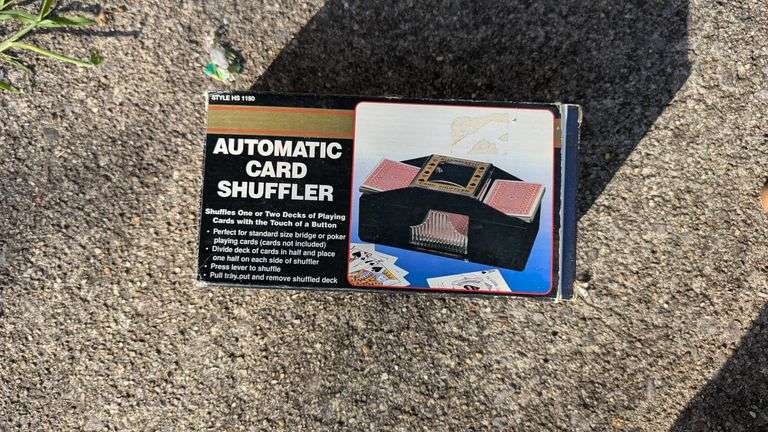 Automatic card shuffler