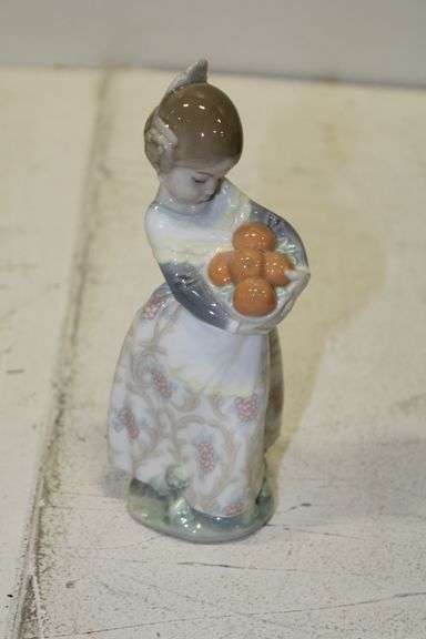 Lladro Porcelain Figurine