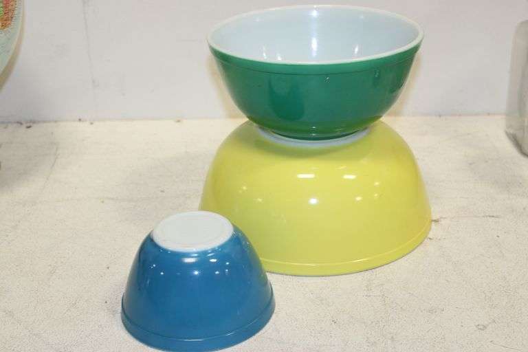 Pyrex Mixing Bowl Set