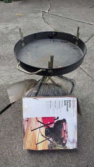 Grand Gourmet kettle charcoal grill