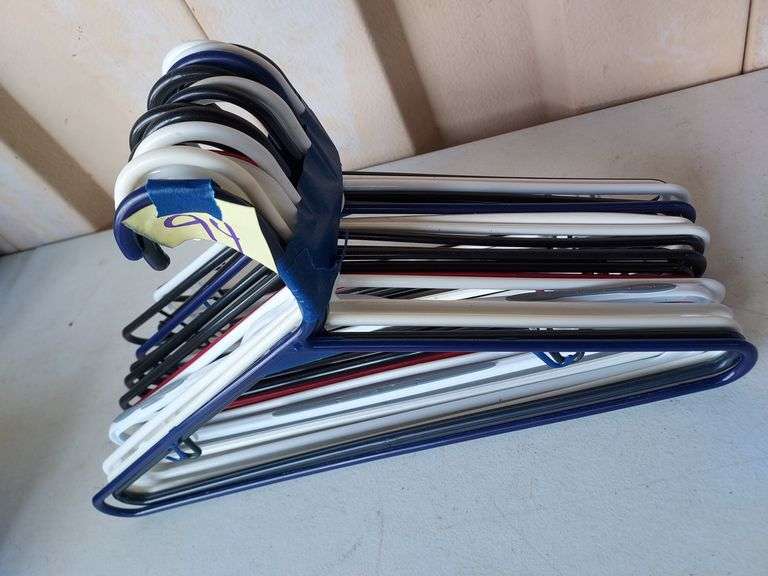 20 Plastic Hangers