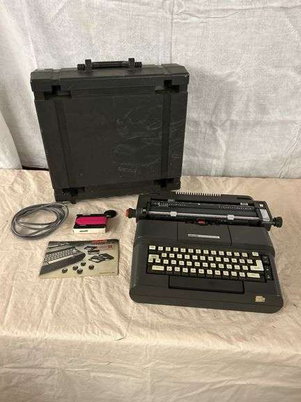 Olivetti Lexikon 83 D.L. Typewriter