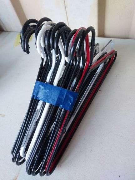 20 Plastic Hangers