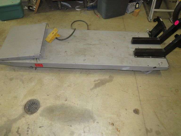 Handy Brand Pneumatic bike lift