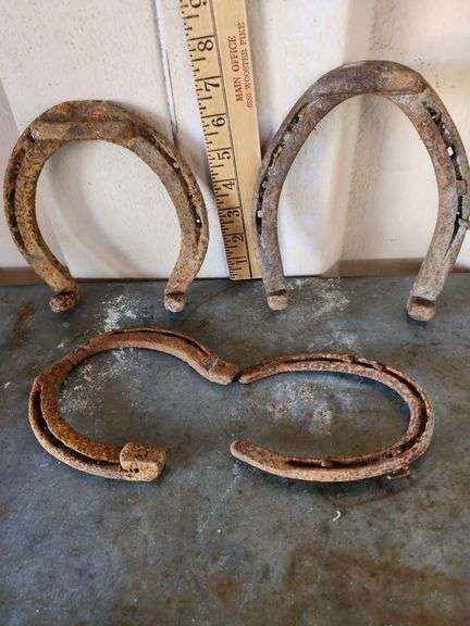 Vtg. Horseshoes