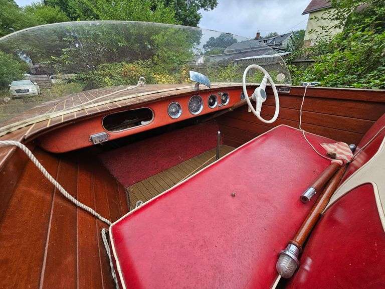 17 foot Cris-Craft Runabout Boat