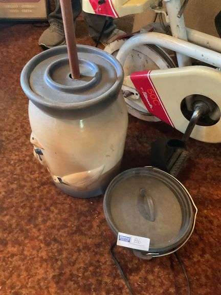 Butter Turn / Cast Iron Pot