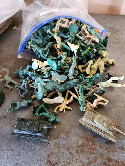 Gallon Baggie Full Assorted Army Men