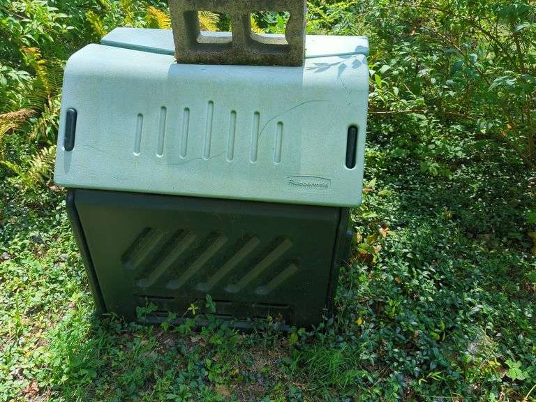 Rubbermaid Compost Bin