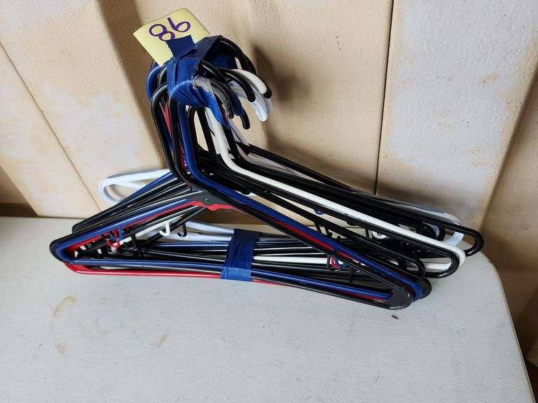 20 Plastic Hangers