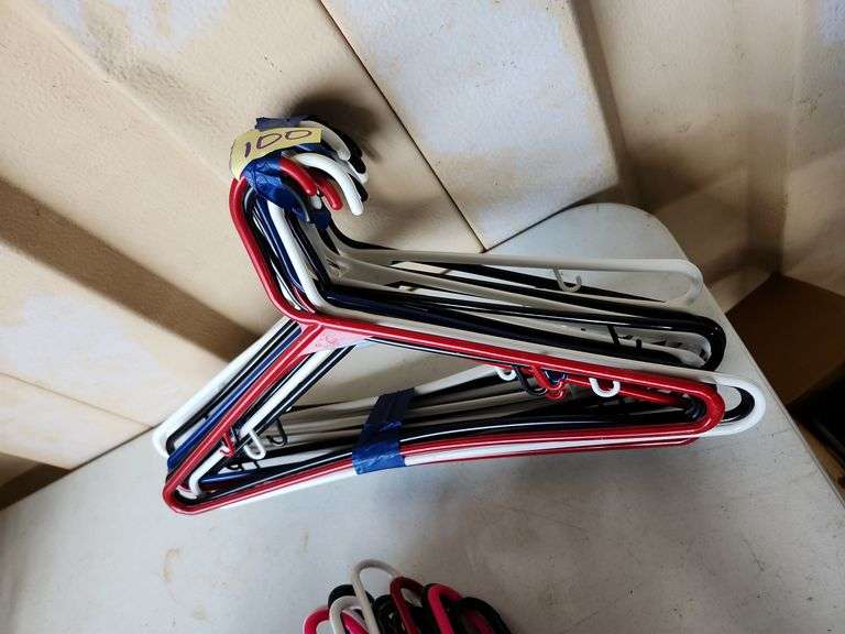 20 Plastic Hangers